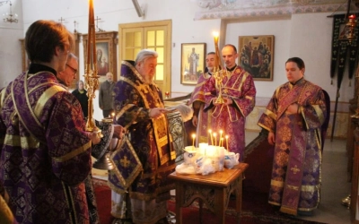 служение Епископа Сергия в Великий четверг