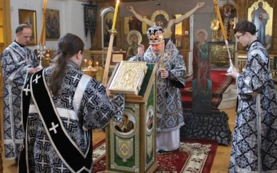 Епископ Сергий возглавил Утреню с чтением 12-ти Евангелий Страстей Христовых