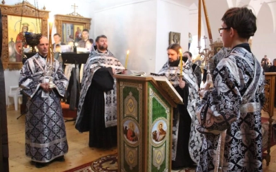 Епископ Сергий возглавил Утреню с чтением 12-ти Евангелий Страстей Христовых