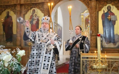 служение Епископа Сергия в Великую Субботу
