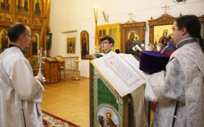 служение Епископа Сергия в Великую Субботу
