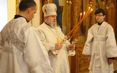 служение Епископа Сергия в Великую Субботу