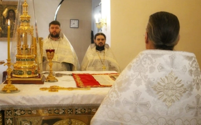 служение Епископа Сергия в Великую Субботу