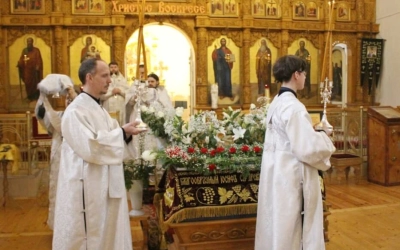 служение Епископа Сергия в Великую Субботу