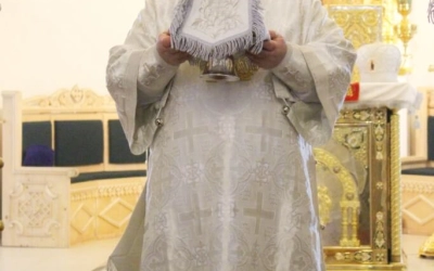 служение Епископа Сергия в Великую Субботу