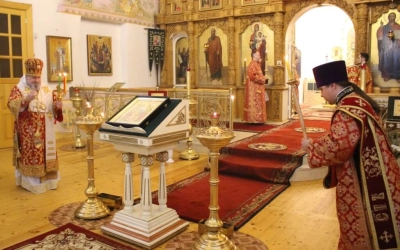 служение Епископа Сергия в праздник Светлого Христова Воскресения