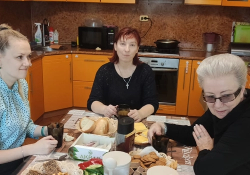 Сотрудники Отдела по церковной благотворительности и социальному служению Вяземской епархии посетили Сафоновский дом для мамы