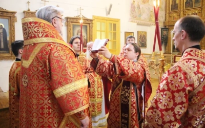 служение Епископа Сергия в день памяти иконы Божией Матери