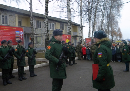 Молодое пополнение Вяземского гарнизона приняло присягу