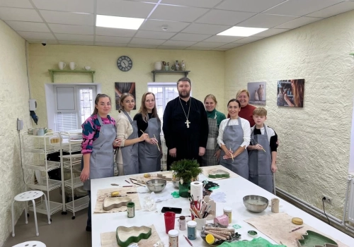 Занятия семейного клуба керамики в Духовно-просветительском центре города Сычевка