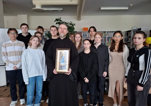 В Вязьма-Брянской СОШ прошла встреч со школьниками в рамках Рождественских чтений