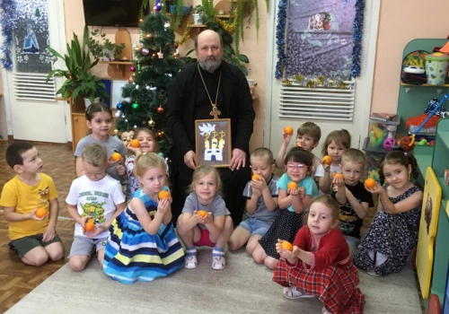 Священник посетил воспитанников детского сада №10 г. Вязьмы