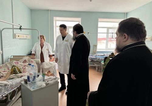 В праздник Рождества Христова митрополит Исидор посетил лечебные учреждения города Смоленска