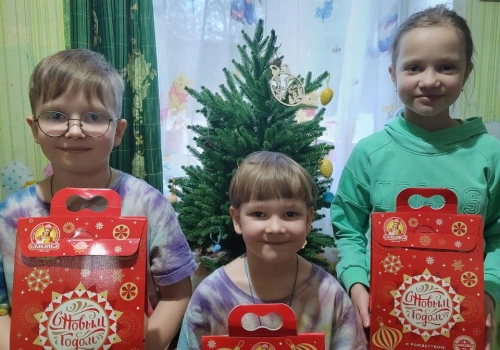 Рождественские подарки благополучателям епархиального гуманитарного Центра