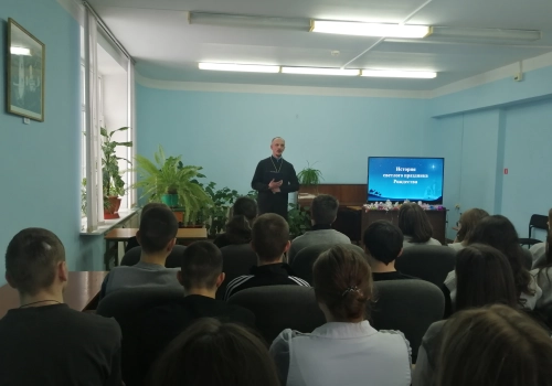 Встреча священника с учащимися 9-го класса МБОУ СОШ №1 в МБУК ВЦБС