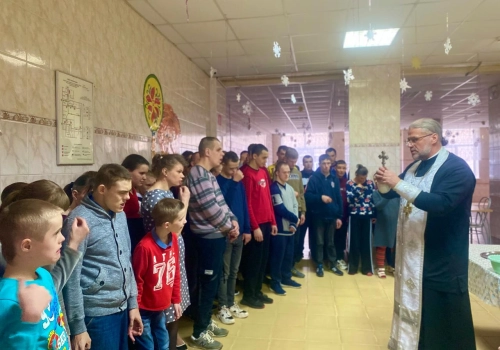 Клирики Вяземской епархии посетили Ново-Никольский детский дом