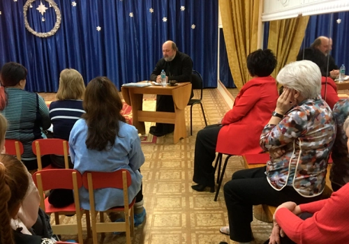 Встреча родителей и педагогов со священником в детском саду