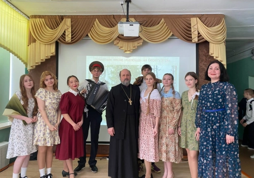 Священник принял участи в школьном мероприятии, посвященном М.В. Исаковскому