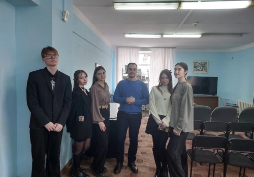 Встреча с учащимися МБОУ СОШ № 1 в центральной районной библиотеке города Вязьма