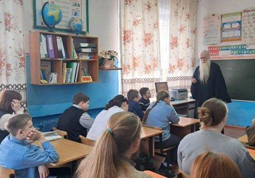 Встреча священника с учащимися средней общеобразовательной школы