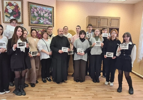 Священник провел для школьников мастер-класс по рисунку пейзажа