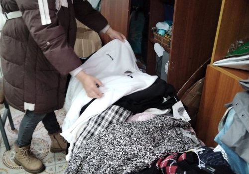 Продолжается оказание вещевой помощи в рамках реализации проекта 