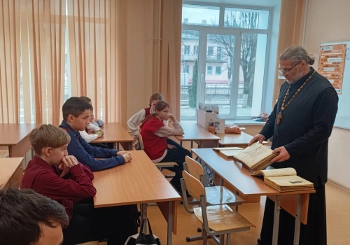 Встреча с учениками средней школы города Вязьмы в рамках празднования Дня православной книги