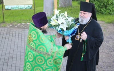 служение Епископа Сергия в праздник Святой Троицы