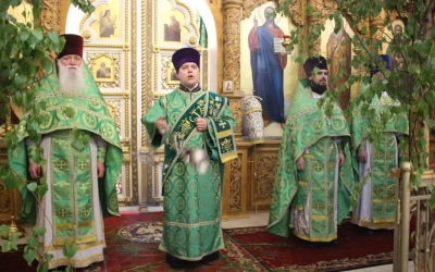 служение Епископа Сергия в праздник Святой Троицы