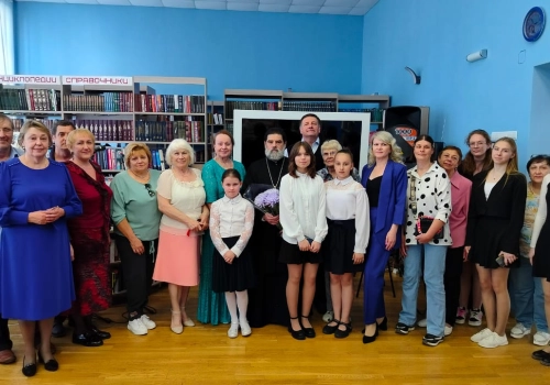 В читальном зале Центральной библиотеки г. Гагарин состоялась литературно-музыкальная гостиная «Пасхальный перезвон»