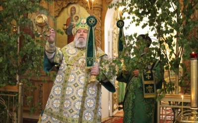 служение Епископа Сергия в праздник Святой Троицы