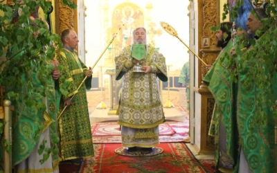 служение Епископа Сергия в праздник Святой Троицы