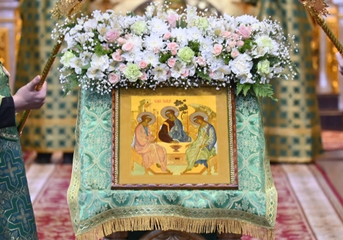 Архипастырь возглавил вечернее богослужение в канун праздника Святой Троицы