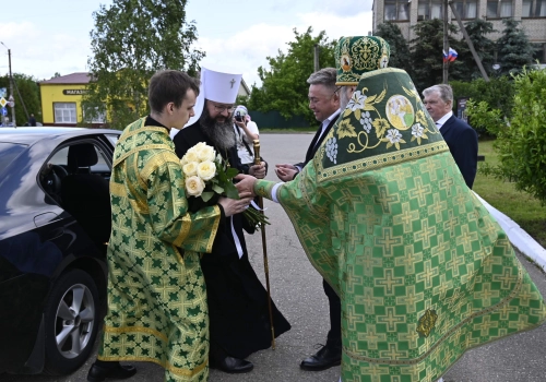 Митрополит Исидор возглавил престольные торжества в храме Святого Духа города Духовщины