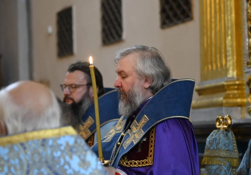 Митрополит Исидор и епископ Симон совершили вечернее богослужение с чтением акафиста Пресвятой Богородице у иконы Одигитрии