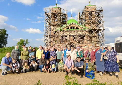 Крестный ход в к храму Живоначальной Троицы в д. Федяево