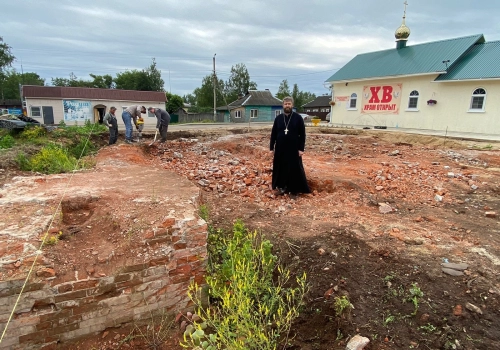 В городе Сычевка идет подготовка под заливку основного фундамента каменного храма