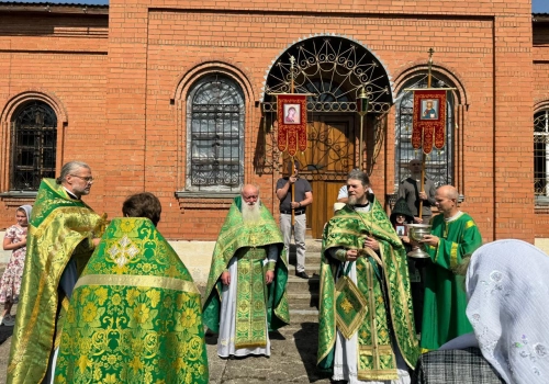 На территории Вяземского дома-интерната для престарелых и инвалидов, состоялось праздничное богослужение