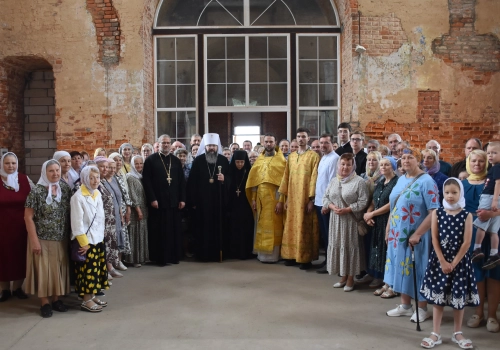 Архипастырь возглавил престольные торжества в храме святых апостолов Петра и Павла в городе Вязьма