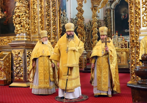 Божественная литургия в Успенском кафедральном соборе в Неделю 5-ю по Пятидесятнице