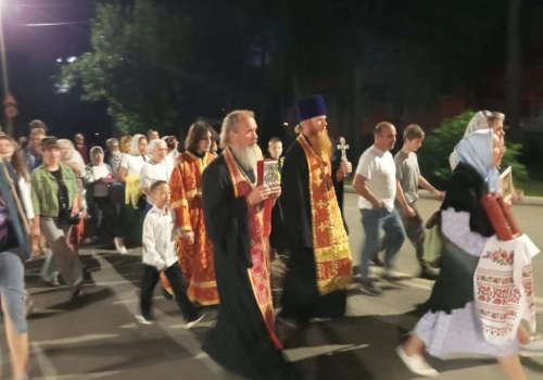 В городе Сафоново прошел крестный ход в память о Царственных страстотерпцах