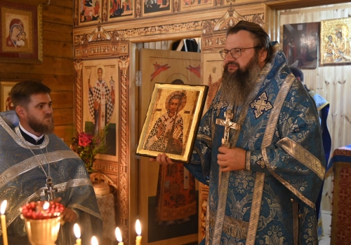 Митрополит Исидор совершил Божественную литургию в храме в честь святого великомученика Пантелеимона в д. Рай