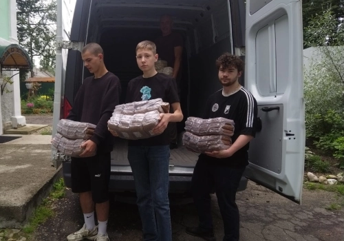 В стенах гуманитарного Центра прошла акция по формированию продуктовых наборов