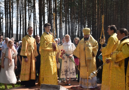 Божественная литургия в день памяти св. князя Владимира в Свято-Владимирском мужском монастыре на истоке Днепра