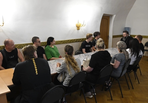 Архипастырь встретился с желающими принять Таинство Крещения и с готовящимися стать крестными родителями (восприемниками)