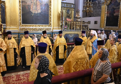 Митрополит Исидор совершил Всенощное бдение в Успенском кафедральном соборе города Смоленска