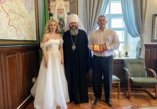 Архипастырь поздравил молодоженов Александра и Юлию с днём свадьбы