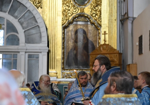 Митрополит Исидор возглавил чтение акафиста перед Смоленской иконой Божией Матери Одигитрией