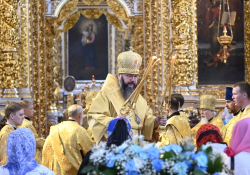 Архипастырь совершил богослужение в Успенском соборе г. Смоленска