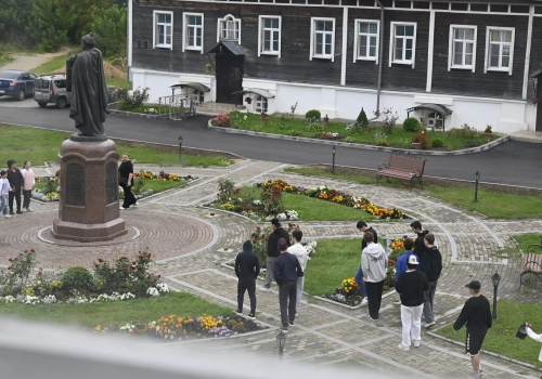 Митрополит Исидор приветствовал участников хоккейного клуба 